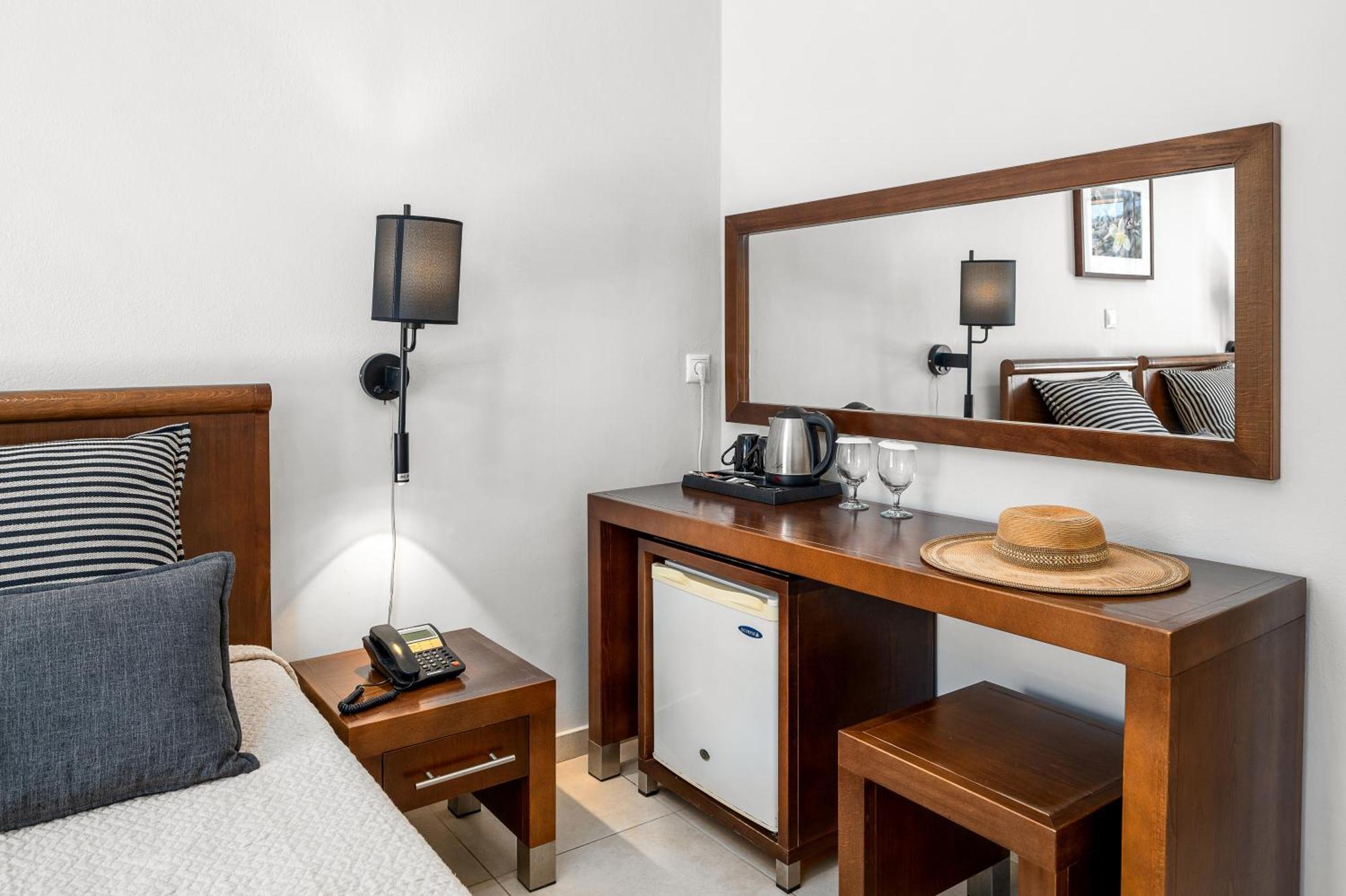 Glaros Hotel Apartment アギア・ガリニ エクステリア 写真